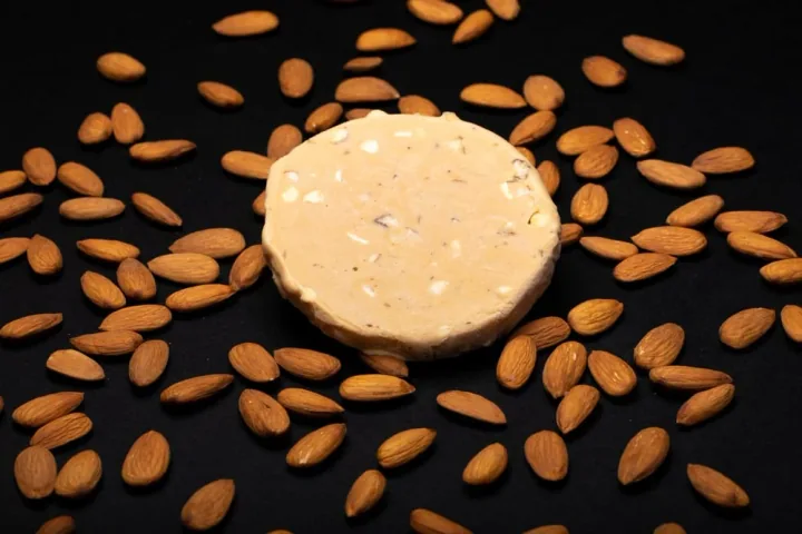 Rabdi Badam king size kulfi close presentation